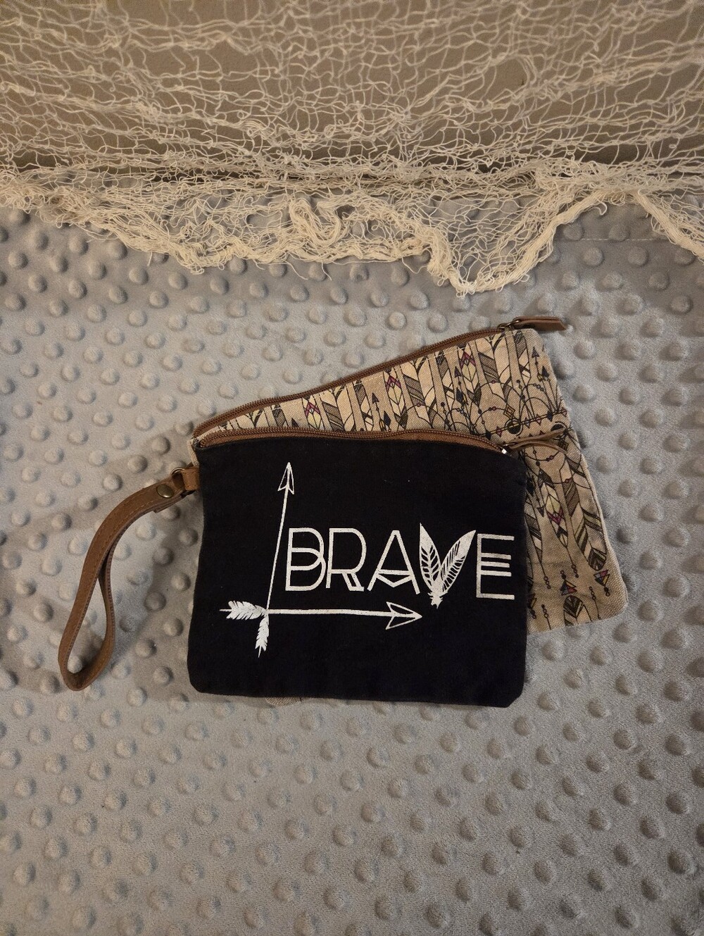 Set of bags with handle brace black & brown feathers makeup bag